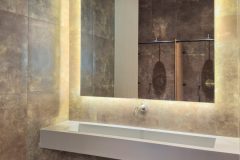 Modern spa bathroom with a large integrated sink and backlit mirror. Stone tiles and clean lines emphasize a premium minimalist mood. SSUCv3H4sIAAAAAAAAA41PQY6DMAz8i88gJdClga9UPQRiqFVKqsRstUL5+zqUaq+b04wnnhlvQA460K4x+qtV5dnVdan1qErTN6Yc9VidXVs1rVFQgLOM0On6pJTWtalOTW2UvAJ6G2mAbgOa5zVysEx+gU6UgIvDsEN0xD6QnYWlAiJbXiNGWRM2iPck6s4/fpctz6WghMe1zyAV/5xdC7ATLsNP9k+5yIx2j7uIdH8xhseR7fmWK2b4DDTQMh2d5BT/eOPFc97dE9gPd3LH8vuMG8k05CxYn7O3Dt0hr/2DmD804Dfh6+93SukXyQ3NM4QBAAA=