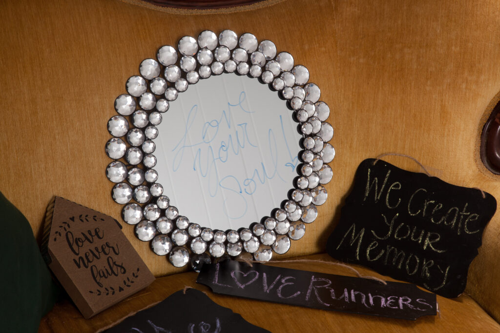 glass-plate-with-signs-2026-01-11-10-27-05-utc